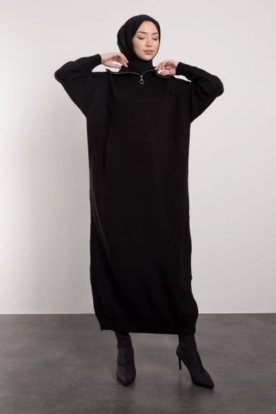 Yakası Geniş Fermuarlı Triko Tesettür Elbise Siyah