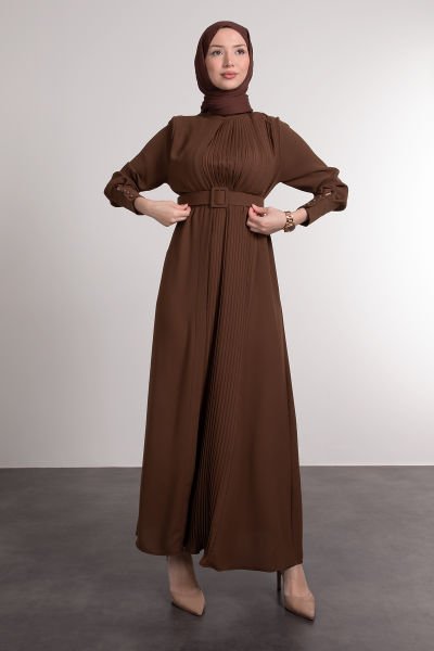 Önü Şeritli Mini Piliseli Tesettür Elbise Kahverengi