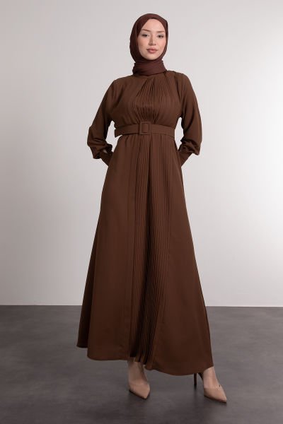 Önü Şeritli Mini Piliseli Tesettür Elbise Kahverengi