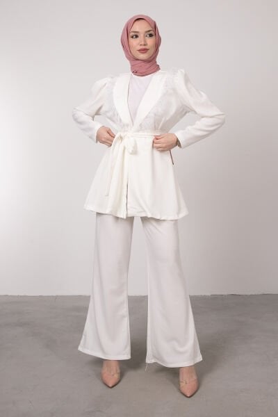 Costume Hijab Kimono Espagnol Détail Plumes Croisées Blanc