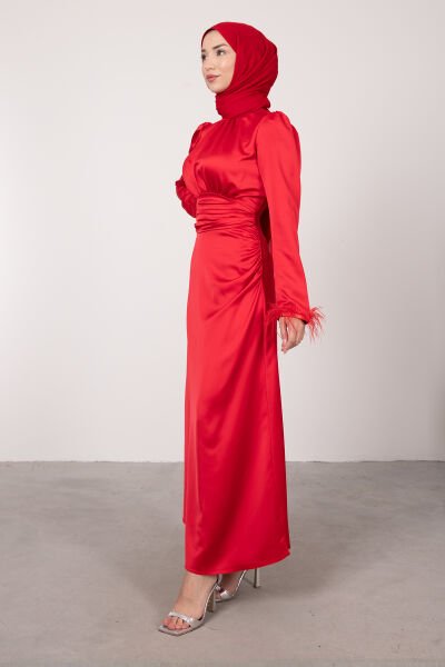 فستان سهرة للحجاب بطبقات غير متماثلة عند الخصر باللون الأحمر