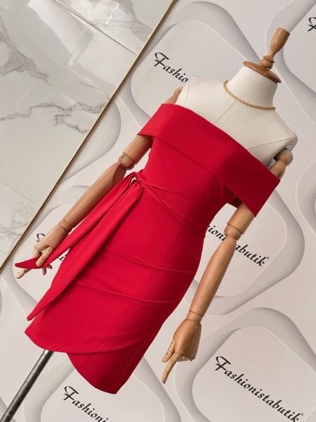 Straplez kuşaklı elbise -Kırmızı