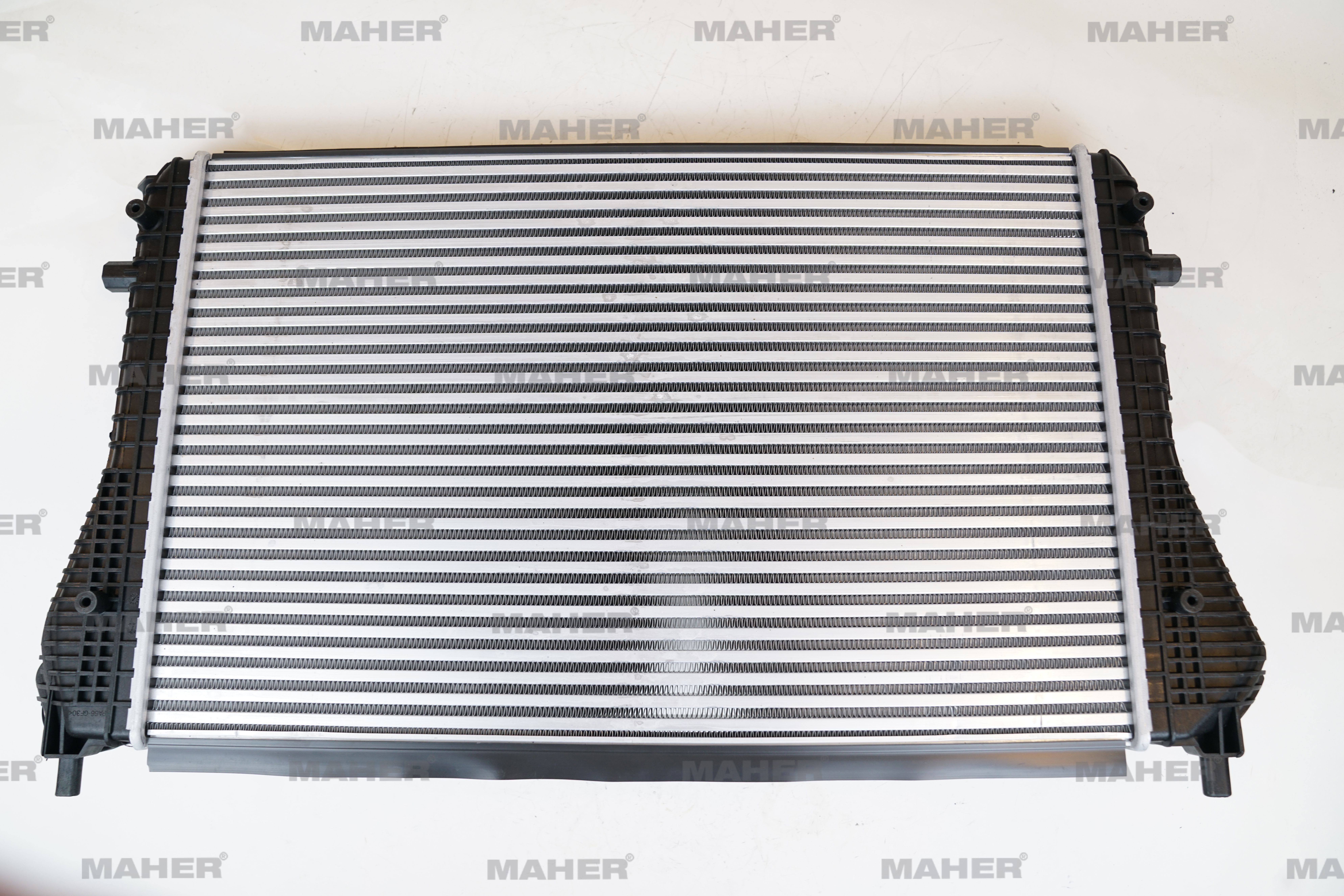 TURBO RADYATÖRÜ (INTERCOOLER) CADDY / JETTA / GOLF 10=> CAYB-CAYC-CAYE-CBAB 1.6 TDI-2.0 TDI BRAZING