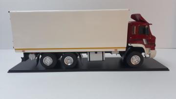 Maket Boy:49-Yükseklik:20 Cm (1:18 Ölçü) Bmc Yavuz 180 (Kapalı Kasa Kamyon)