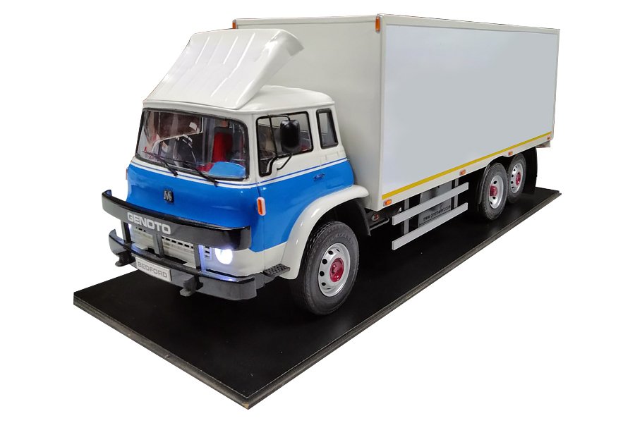 MAKET BOY:77-YÜKSEKLİK:29 CM (1:10 ÖLÇÜ) BEDFORD KAMYON (IŞIKLI)