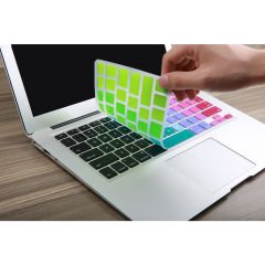Macbook Pro Retina 15.4 Silikon Klavye Koruması EU Türk Gökkuşağı