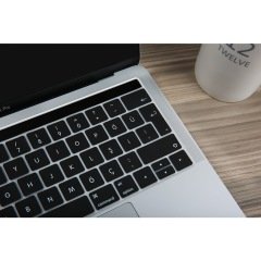 Microcase Macbook Air A1932 EU Türkçe Klavye Koruma Silikonu - Siyah