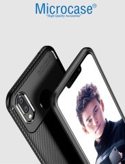 Microcase Huawei Honor Play Maxy Serisi Carbon Fiber Silikon Kılıf - Siyah + Tempered Glass Cam Koruma (SEÇENEKLİ)