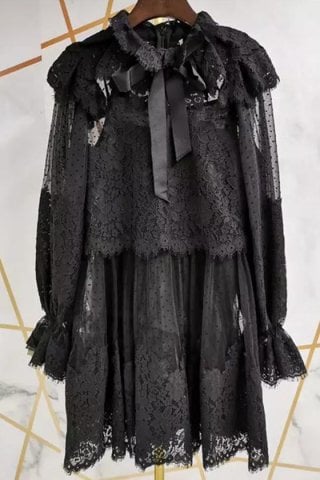 Siyah Dantelli Yaka Kurdele Detaylı Elbise
