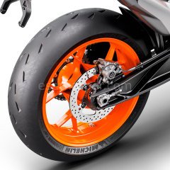 890 DUKE R
