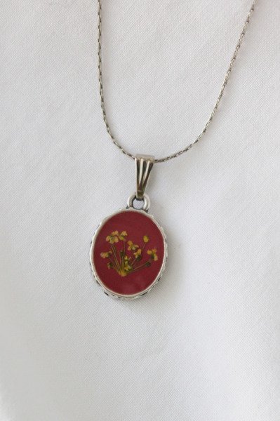 Kurutulmuş Çiçekli Oval Kolye