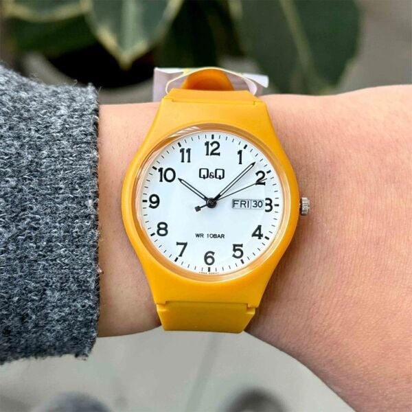 Q&Q V39A-005VY Turuncu Takvimli 10 Atm Genç Kol Saati