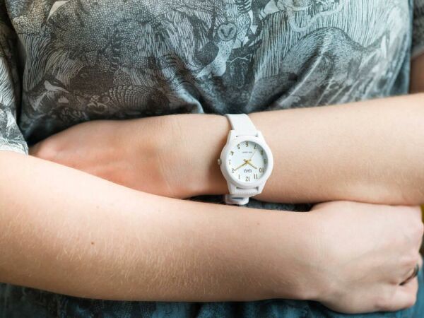 Q&Q VS13J008Y Beyaz-Gold Çocuk Kol Saati