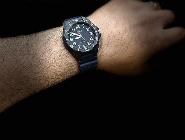 Q&Q VS44J003Y Fosforlu Erkek Kol Saati