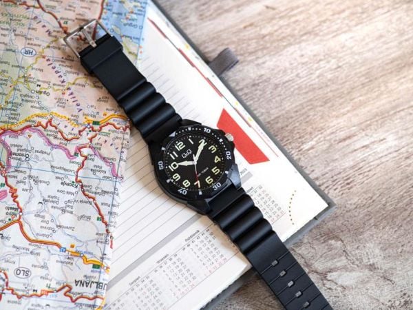 Q&Q VS44J003Y Fosforlu Erkek Kol Saati