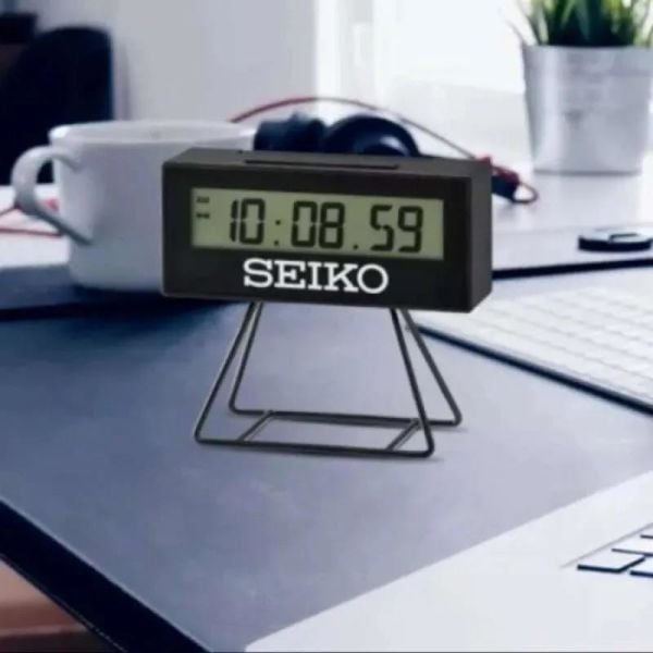 Seiko Clocks Sports Timer QHL092K Kronometre ve Geri sayım sayacı fonksiyonlu Masa Saati
