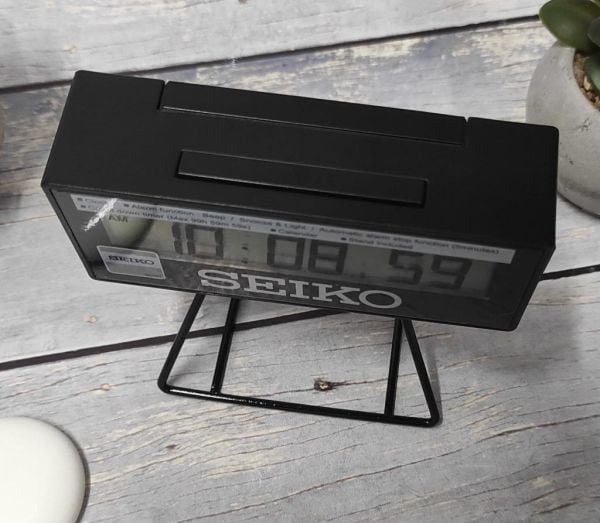 Seiko Clocks Sports Timer QHL092K Kronometre ve Geri sayım sayacı fonksiyonlu Masa Saati