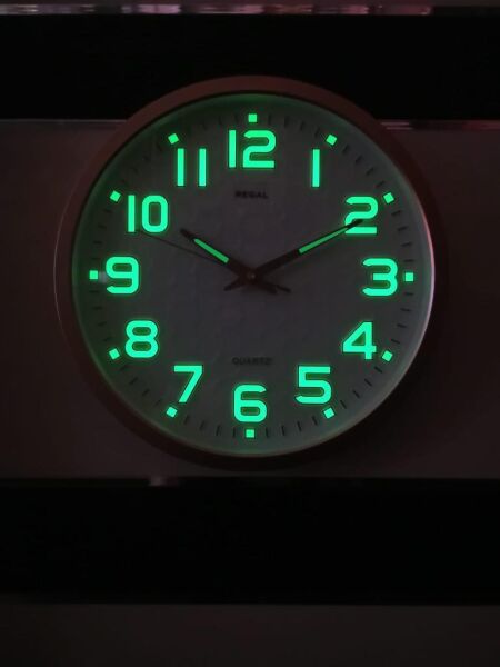 Regal F24/8303SWZF 3D Rakamlı Fosforlu Ofis Oda Sessiz Duvar Saati