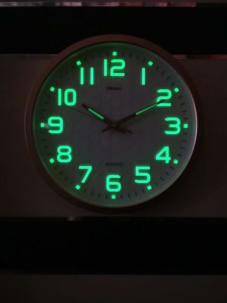 Regal F24/8303SWZF 3D Rakamlı Fosforlu Ofis Oda Sessiz Duvar Saati