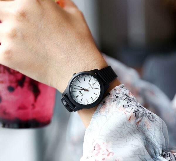 Q&Q VS13J003Y Siyah Renkli Çizgi Rakam Analog Çocuk Kol Saati