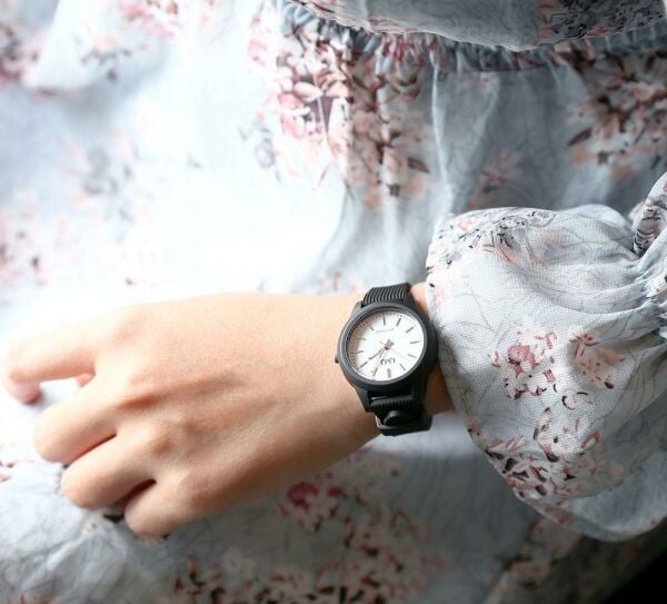 Q&Q VS13J003Y Siyah Renkli Çizgi Rakam Analog Çocuk Kol Saati