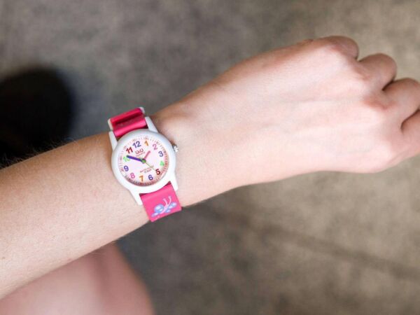 Q&Q VR99J002Y Kelebek Desenli Çocuk Kol Saati