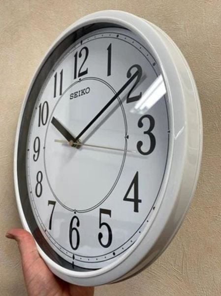 Seiko QXA756H Beyaz Renkli Plastik Kasa Quartz Mekanizmalı Duvar Saati