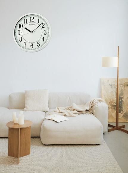 Seiko QXA756H Beyaz Renkli Plastik Kasa Quartz Mekanizmalı Duvar Saati