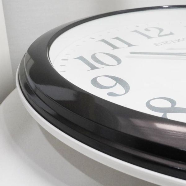 Seiko QXA776K Plastik Kasa Otomatik Işıklı Sensörlü Dekoratif Analog Duvar Saati