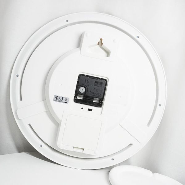 Seiko QXA776K Plastik Kasa Otomatik Işıklı Sensörlü Dekoratif Analog Duvar Saati