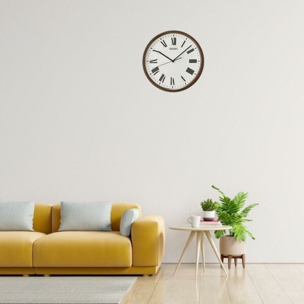 Seiko QHA009B Metalik Kahverengi Renkli Plastik Kasa Beyaz Kadranlı Quartz Mekanizmalı Duvar Saati