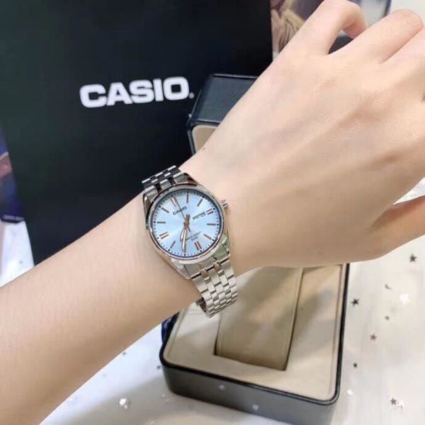 Casio LTP-1335D-2AVDF Kadın Kol Saati