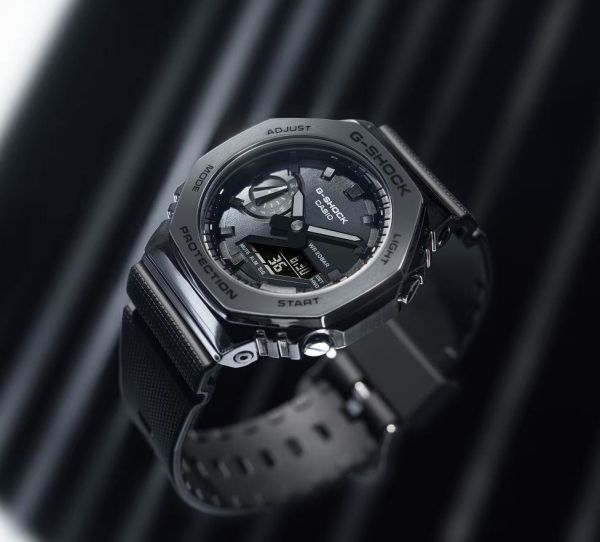 Casio GM-2100BB-1ADR Metal Çerçeve Kol Saati