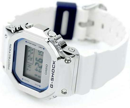 Casio GM-5600LC-7DR Metal Çerçeve Kol Saati