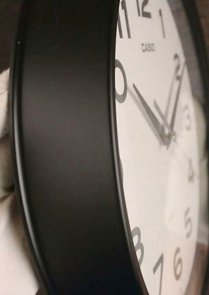 Casio IQ-151-1DF Siyah Kasa Oval Analog Duvar Saati