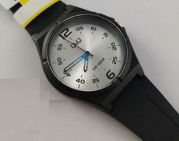 Q&Q V04A-001VY Quartz Spor Genç Kol Saati