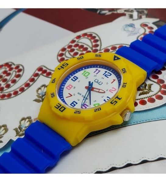 Q&Q VR19J011Y Renkli Rakamlı Çocuk Kol Saati