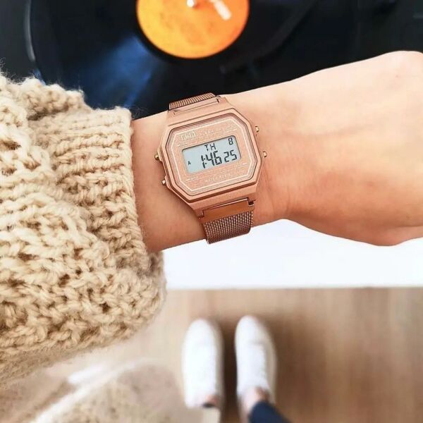 Q&Q M173J030Y Kronometreli Alarmlı Işıklı Kadın Kol Saati