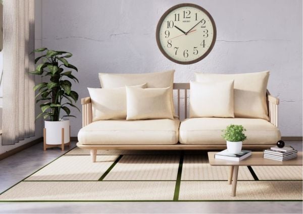 Seiko QXA737B Sessiz Saniye İbreli Ahşap Dokulu Beyaz Kadranlı Dekoratif Duvar Saati