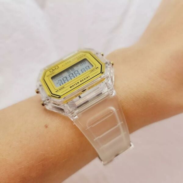 Q&Q M173J036Y Kronometreli Alarmlı Işıklı Kadın Kol Saati