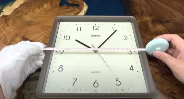 Casio IQ-152-5DF Kahverengi Kasa Analog Duvar Saati