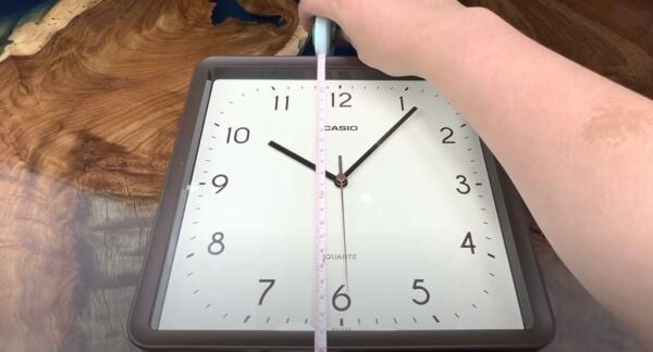 Casio IQ-152-5DF Kahverengi Kasa Analog Duvar Saati