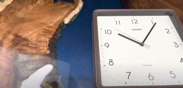 Casio IQ-152-5DF Kahverengi Kasa Analog Duvar Saati