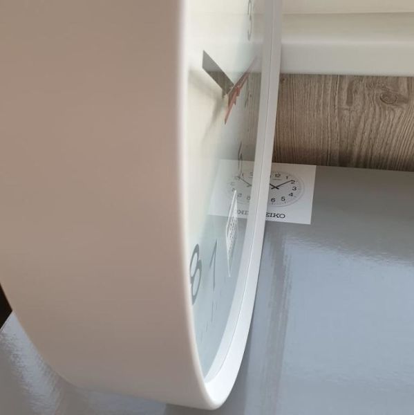 Seiko QXA700W Sessiz Akar Saniyeli Beyaz Plastik Kasa Analog Duvar Saati