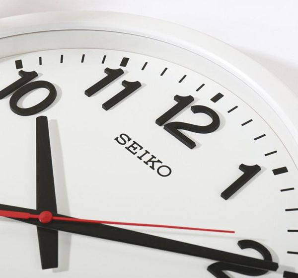 Seiko QXA700W Sessiz Akar Saniyeli Beyaz Plastik Kasa Analog Duvar Saati