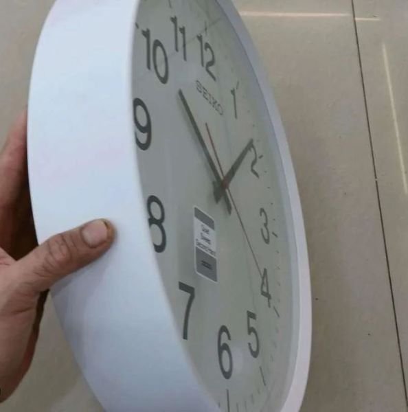 Seiko QXA700W Sessiz Akar Saniyeli Beyaz Plastik Kasa Analog Duvar Saati