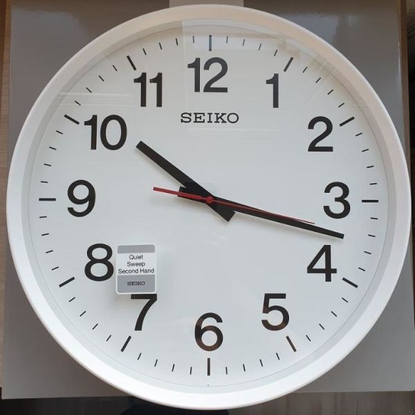 Seiko QXA700W Sessiz Akar Saniyeli Beyaz Plastik Kasa Analog Duvar Saati