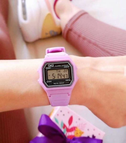 Q&Q M173J015Y Kronometreli Alarmlı Işıklı Kadın Kol Saati