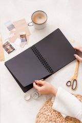 Matt Notebook 18x21 Kare Siyah Yapraklı Anı Defteri + Uni-Ball UM-153 Signo Broad Beyaz 1.0 mm Kalem