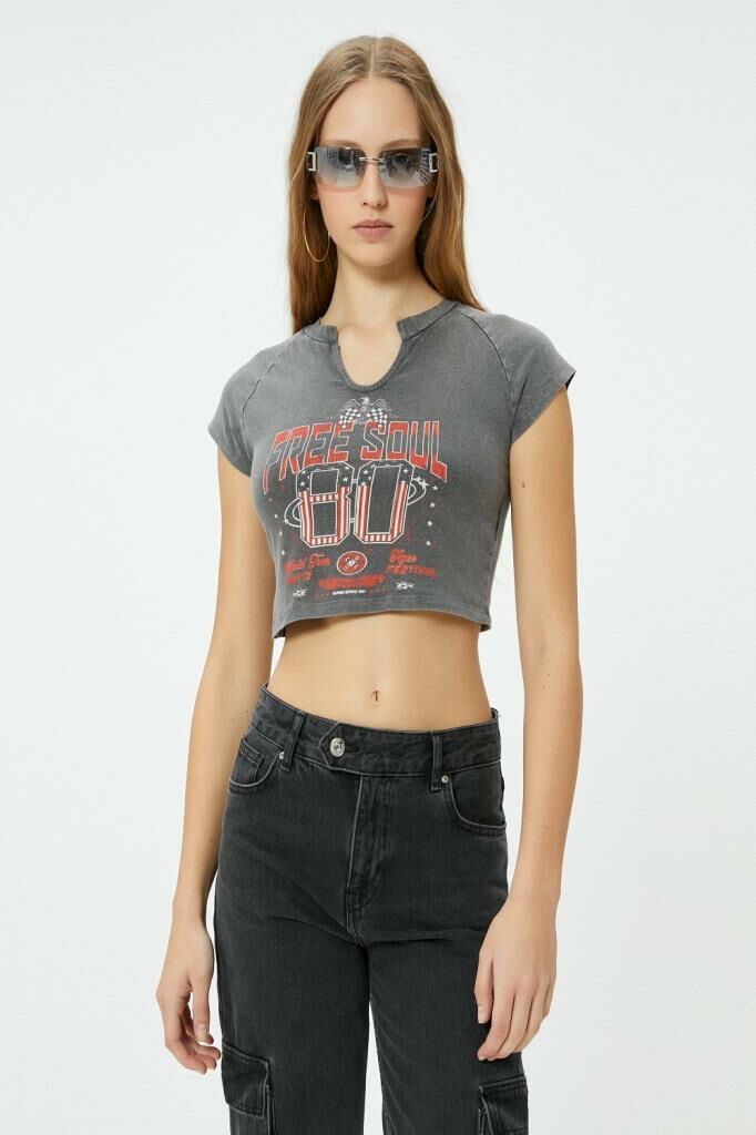 Koton Crop Baskılı Tişört Soluk Efektli V Yaka Kısa Kollu Pamuklu Slim Fit